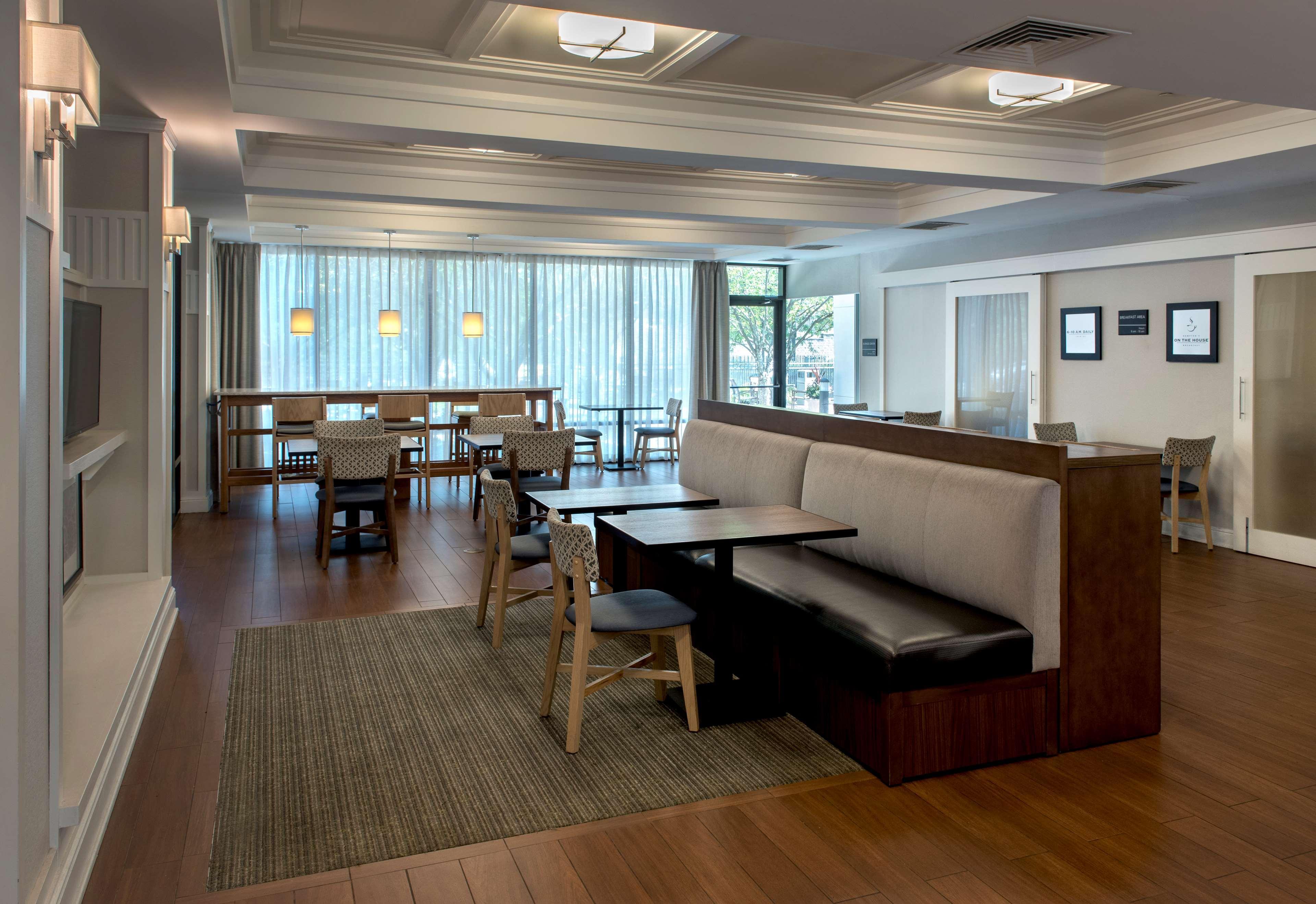 Hampton Inn Мидлтаун Экстерьер фото