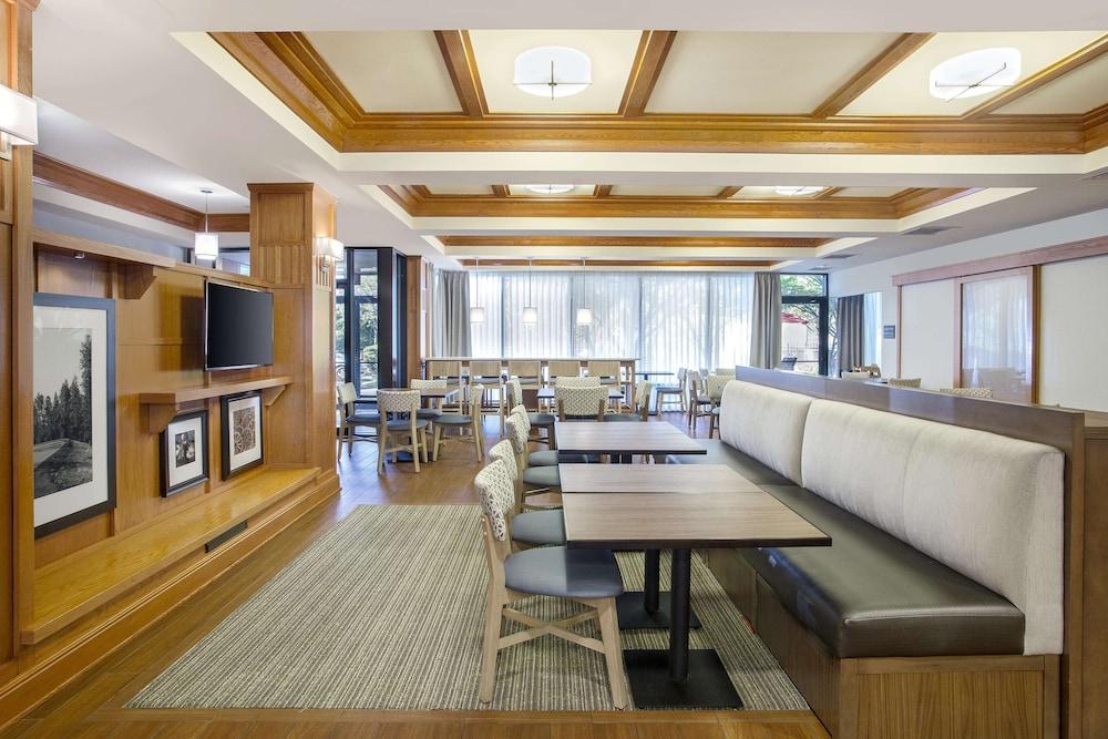 Hampton Inn Мидлтаун Экстерьер фото