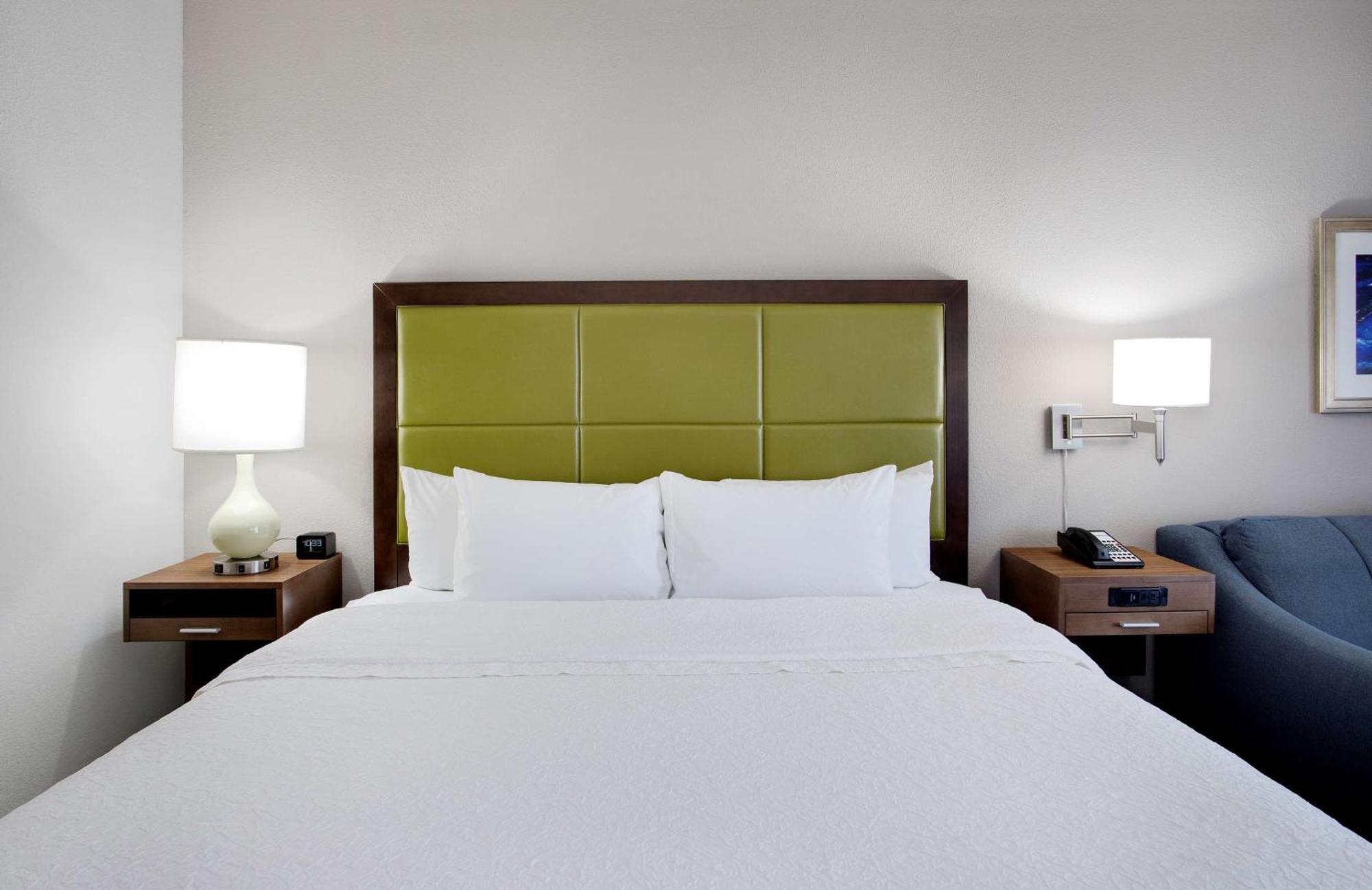 Hampton Inn Мидлтаун Экстерьер фото