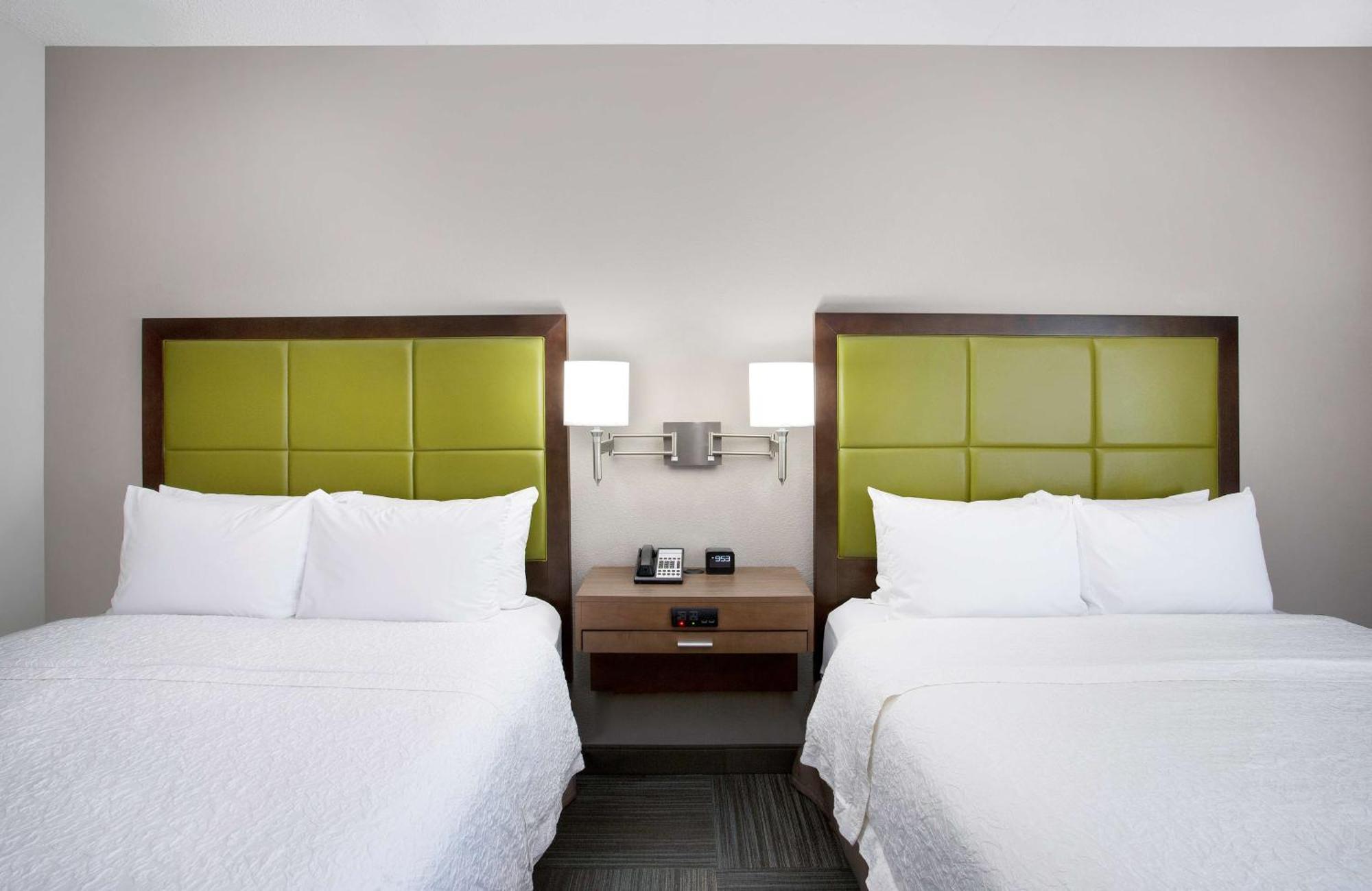 Hampton Inn Мидлтаун Экстерьер фото