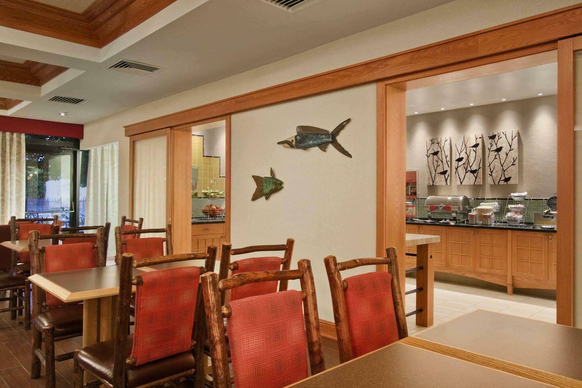 Hampton Inn Мидлтаун Экстерьер фото