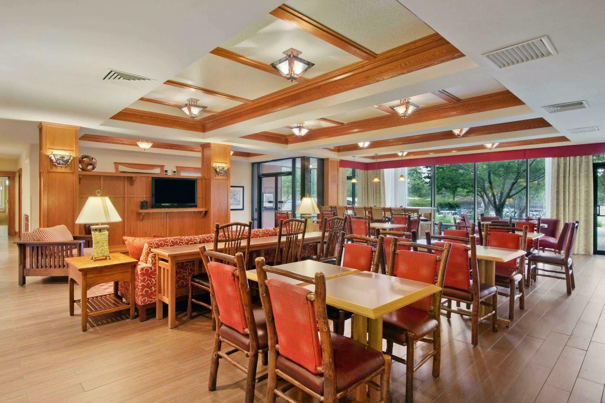 Hampton Inn Мидлтаун Экстерьер фото